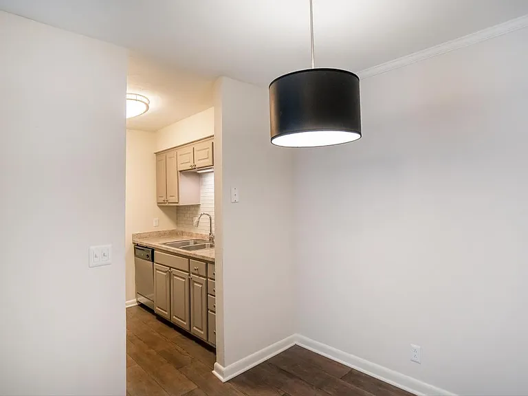 Chase Cove Apartments — Photo 138