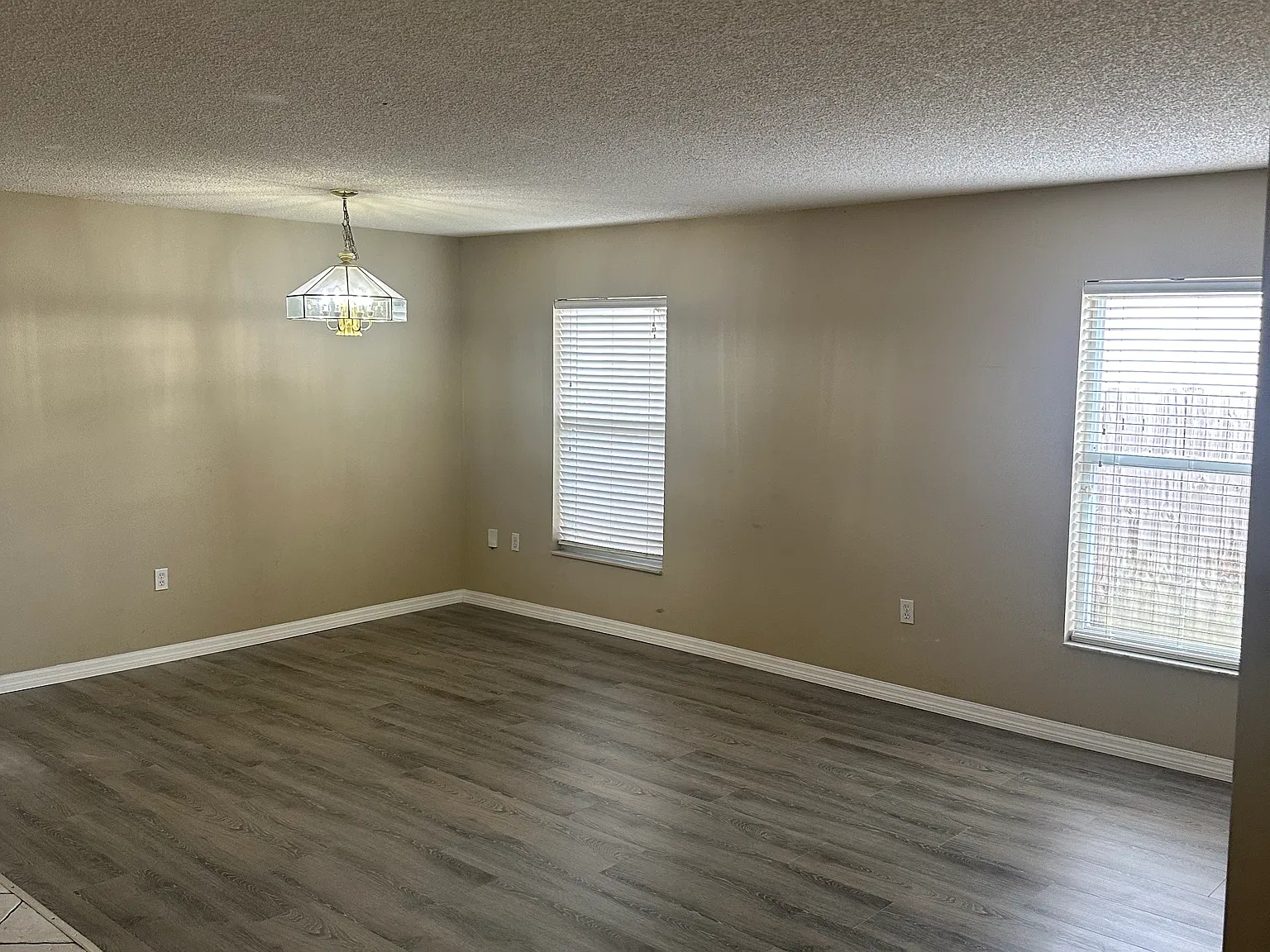 4 bed, 1950 sqft, $2,450 — Photo 3