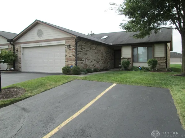200 Wren Wood Ct, Englewood, OH 45322