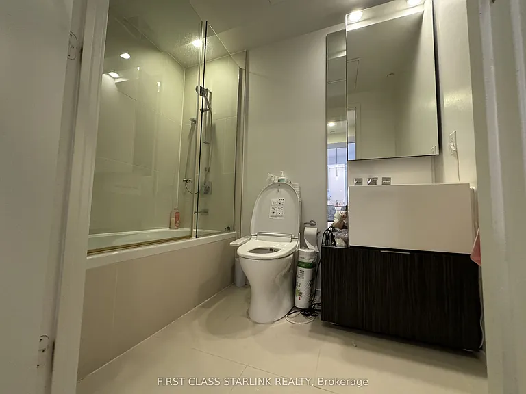 1 Bloor St E #811 — Photo 11