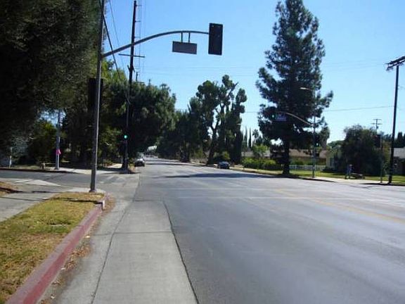 4th image of 23001 Saticoy St