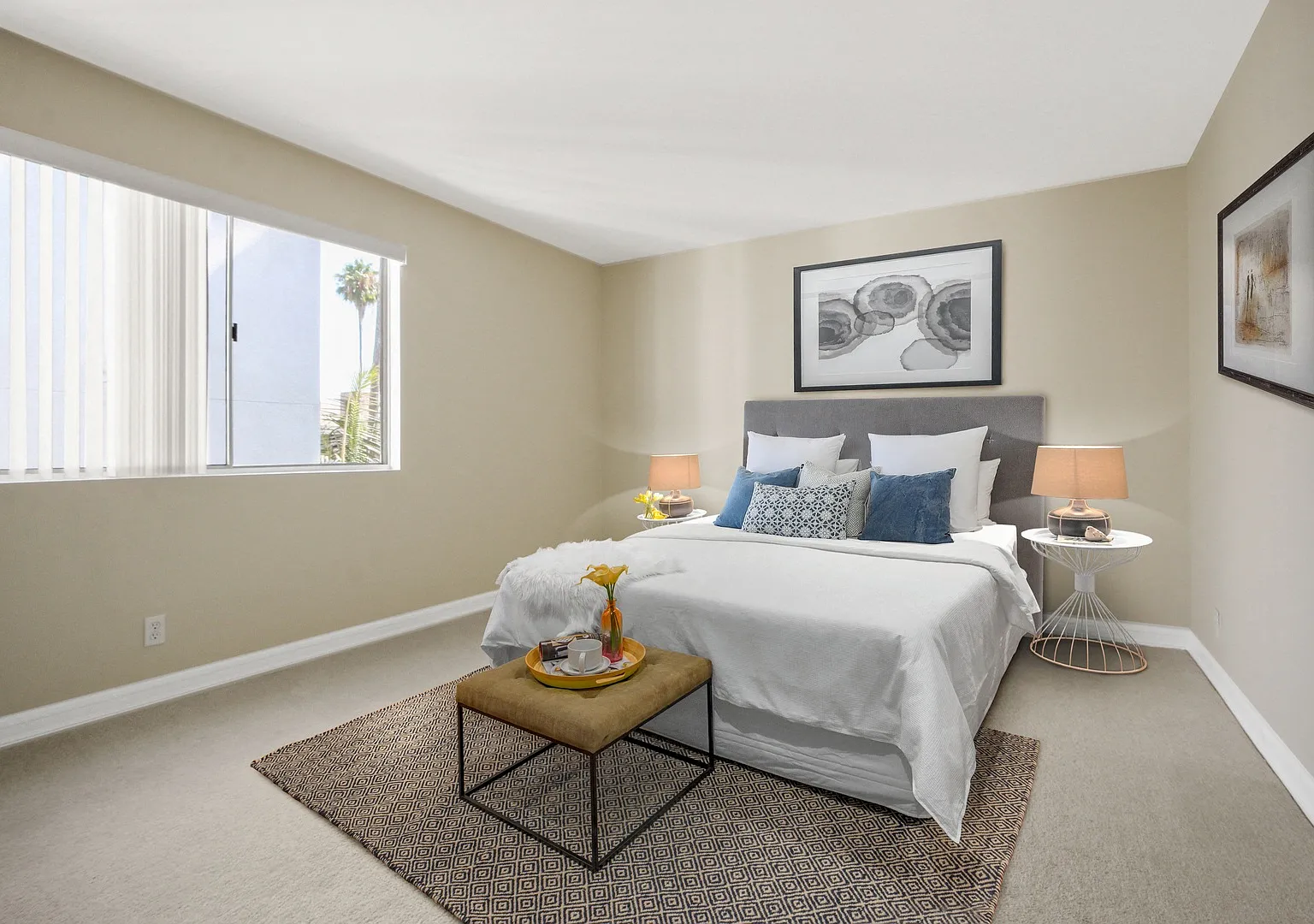 115 Doheny Apartments — Photo 4