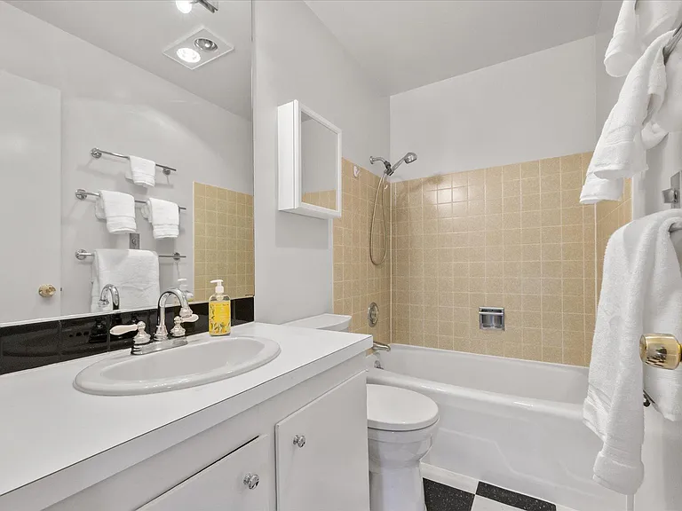 1156 Alki Ave SW — Photo 18