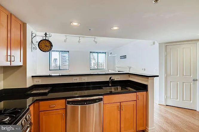 414 Water St #1903 — Photo 8
