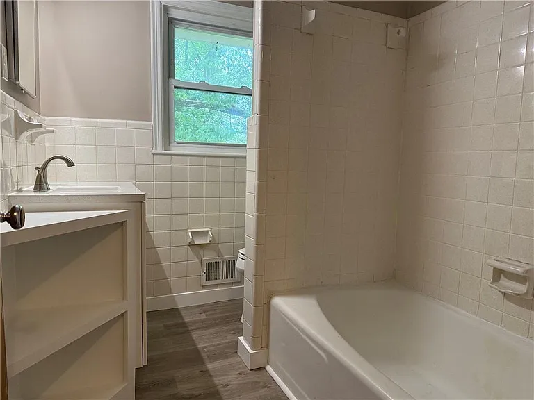 782 Prince Ave — Photo 16