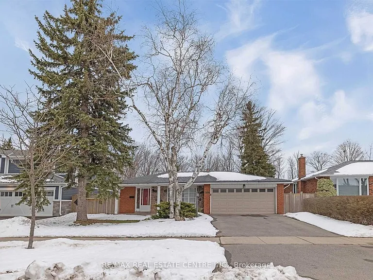 1172 Queens Ave — Photo 2
