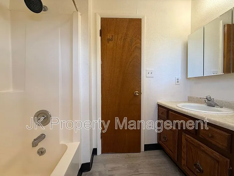 919 1st Ave SW #4 — Photo 20