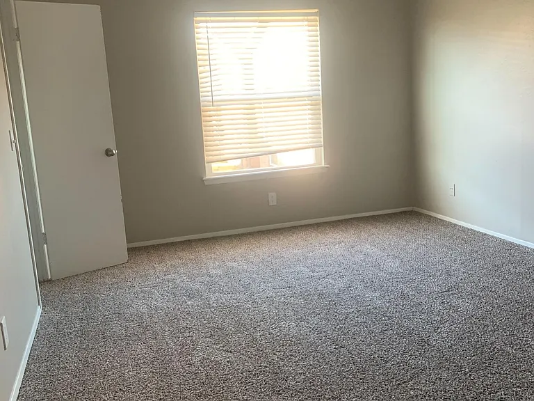 Yukon Heights Apartments — Photo 86