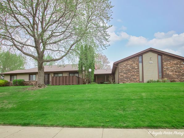 414 Waters Edge Dr #C, McHenry, IL 60050