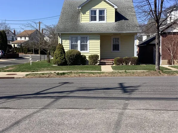 101 Stewart Street, Floral Park, NY 11001