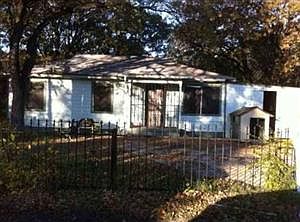 1st image of 825 Lawton Dr