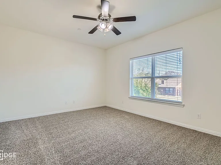 1412 Lake Crest Ln — Photo 13