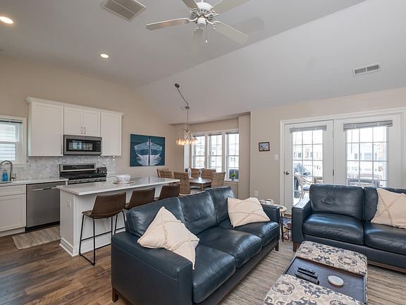 3rd image of 5039 West Ave #2