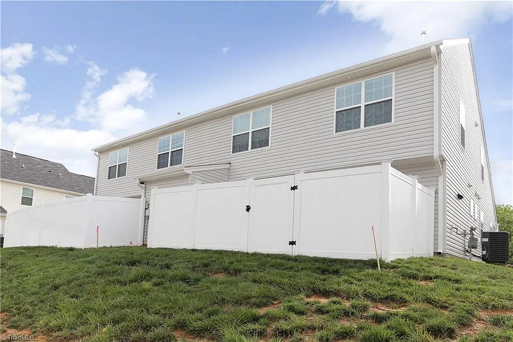 Building Photo - 3927 Straw Hat Rd
