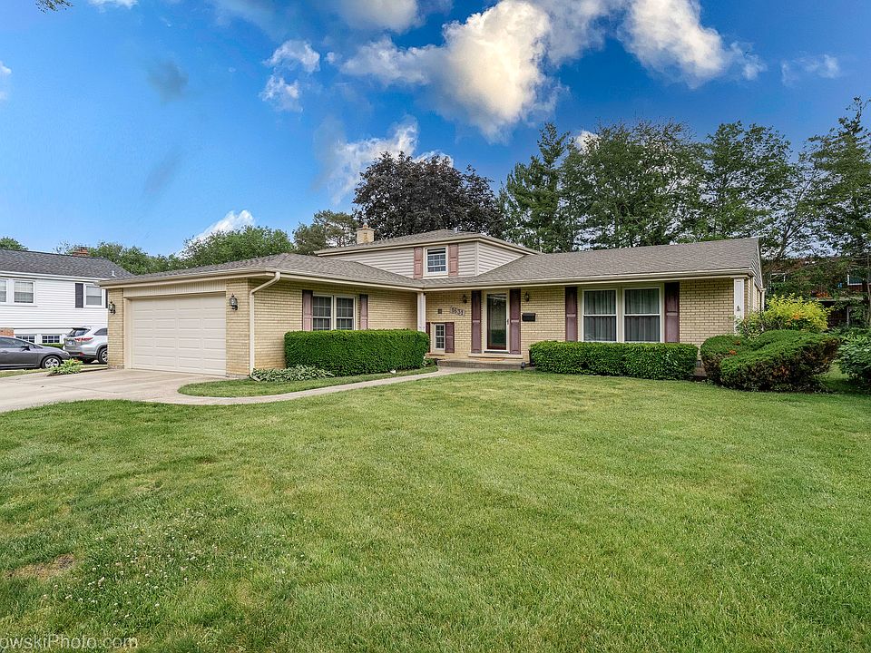 1st image of 1631 S Surrey Ridge Dr