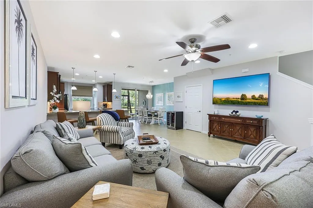 3 bed, 2.5 bath, 1616 sqft, $5,200 — Photo 2
