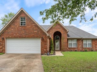 1446 Chime Cv, Hernando, MS 38632