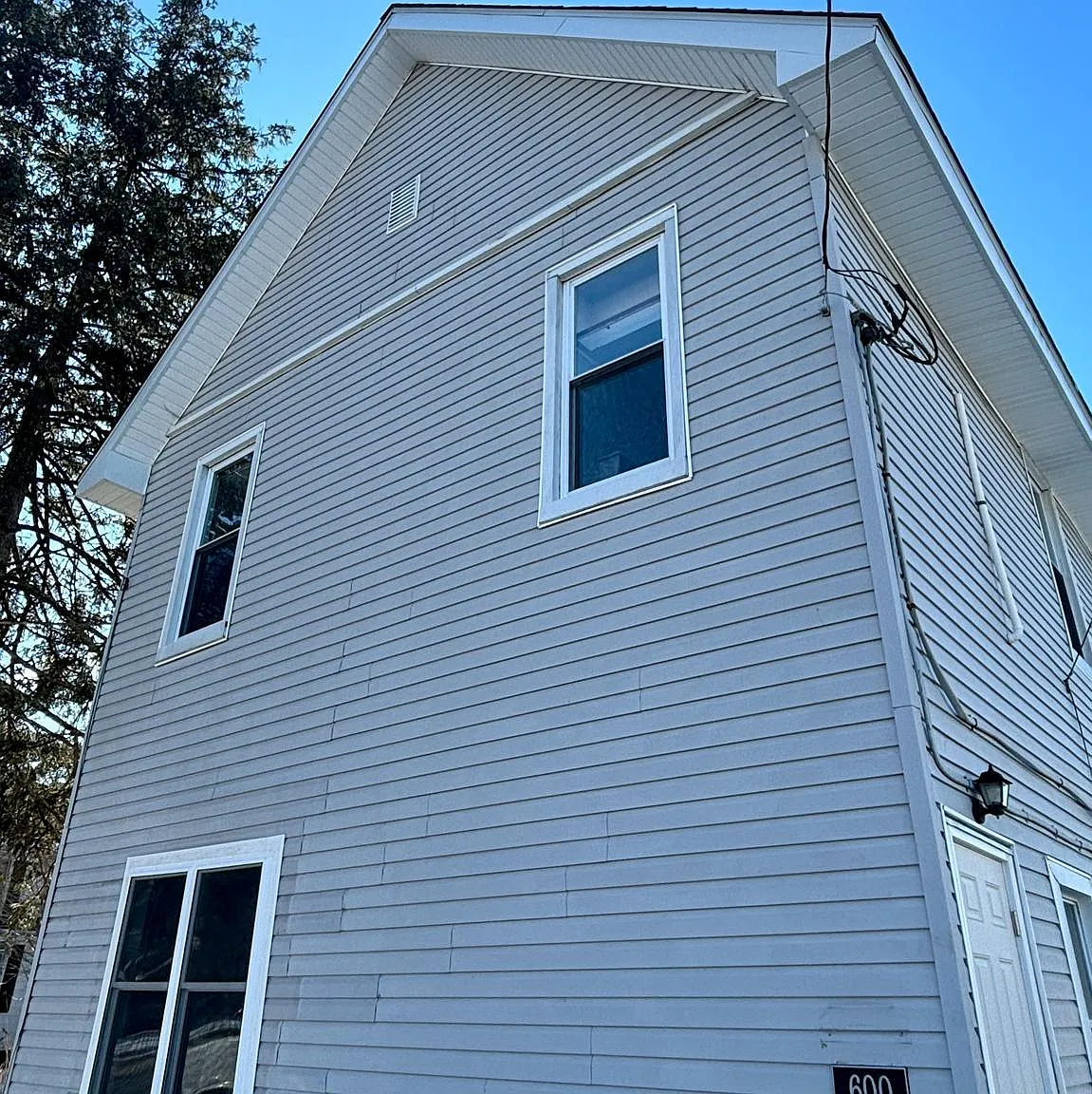 1 bed, 1000 sqft, $1,300 — Photo 1