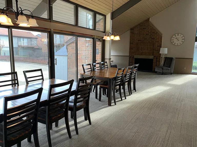 London Square Apartments — Photo 10