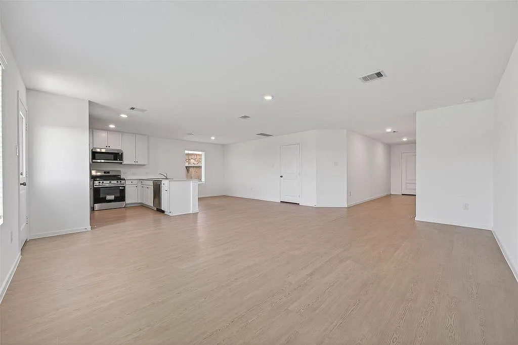4 bed, 2.0 bath, $2,650 — Photo 4
