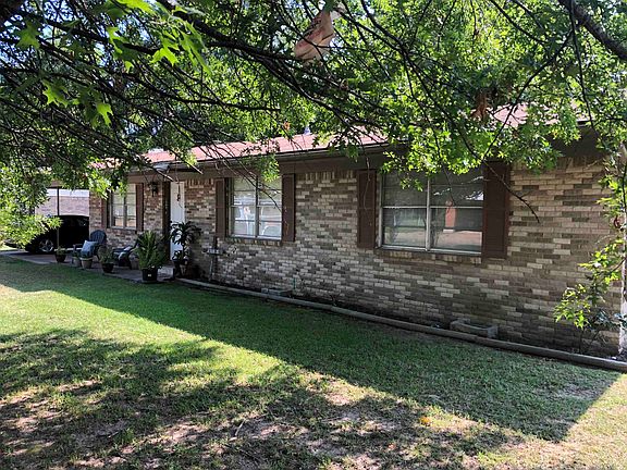 3rd image of 109 Leslie Ln