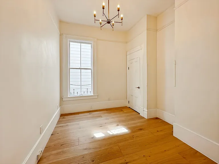 Top-Floor, Remodeled 5BR/2.5BA Victorian Flat, Pet Friendly, Steps from Alamo Square — Photo 19