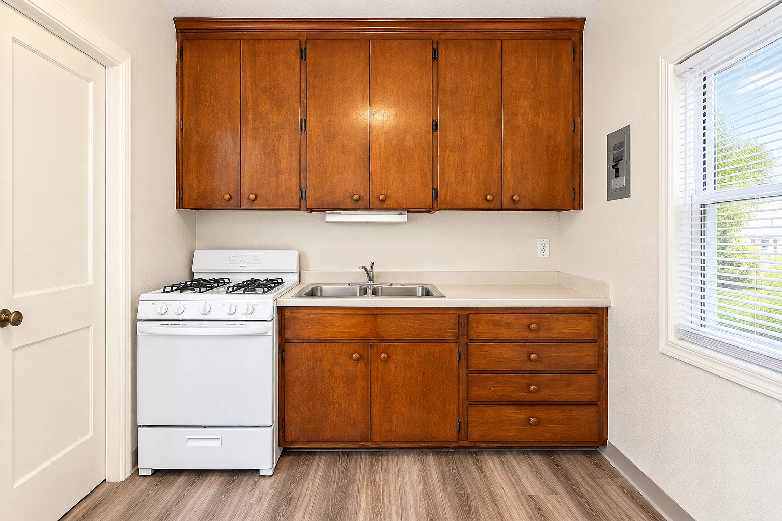 1 bed, $949 — Photo 3