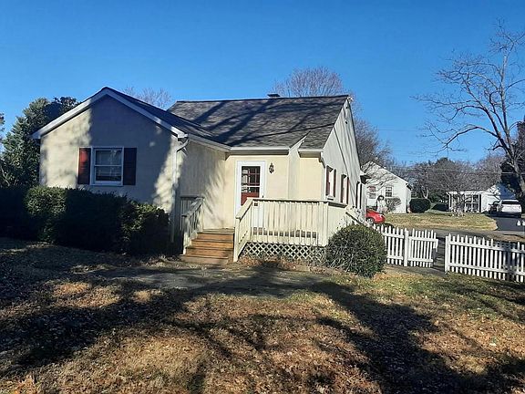 3rd image of 218 Jefferson St