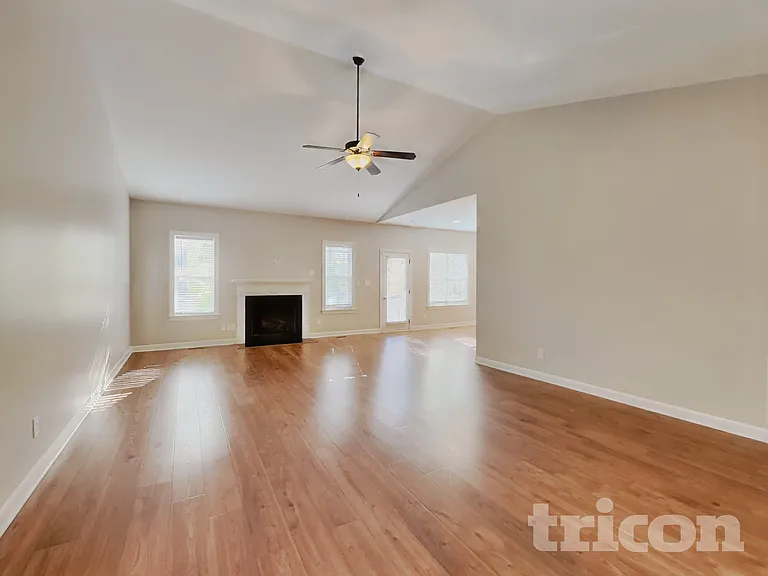 189 Crystal Creek Dr — Photo 3