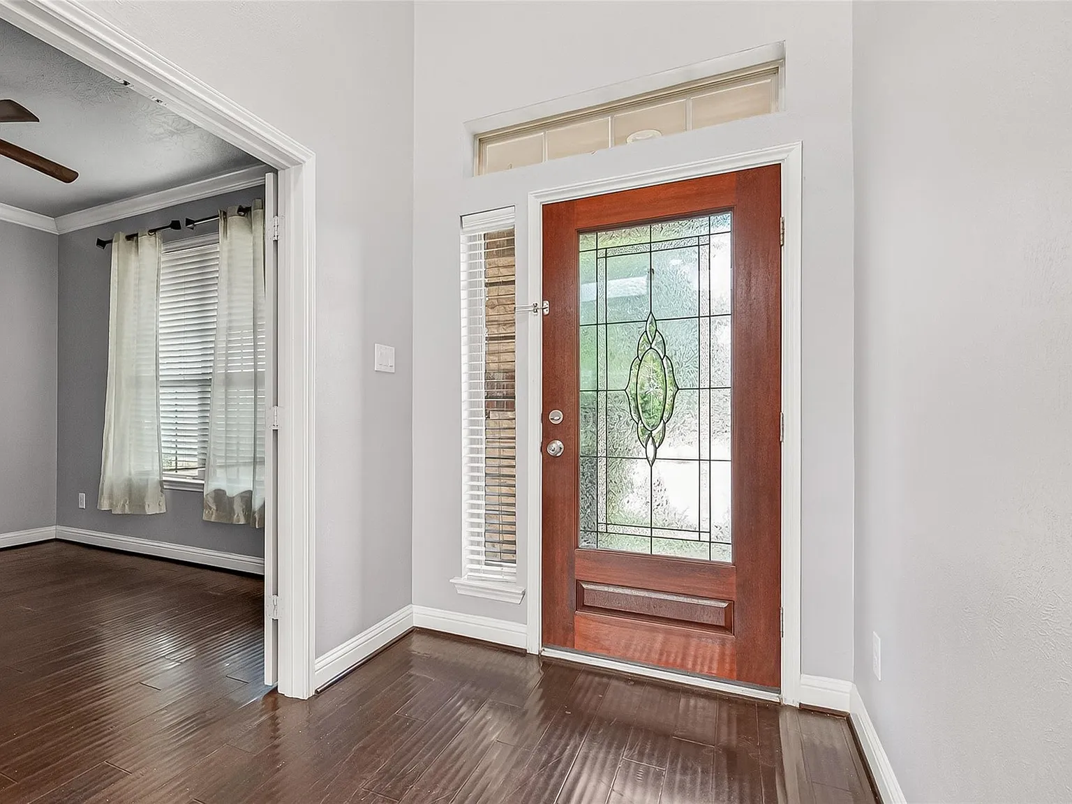 6 bed, 2.5 bath, 2787 sqft, $3,100 — Photo 3