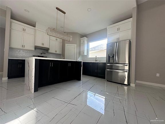 3rd image of 909 Azalea St