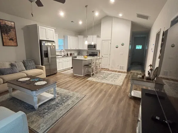 447 Dawn Cir, Charlotte, NC 28213