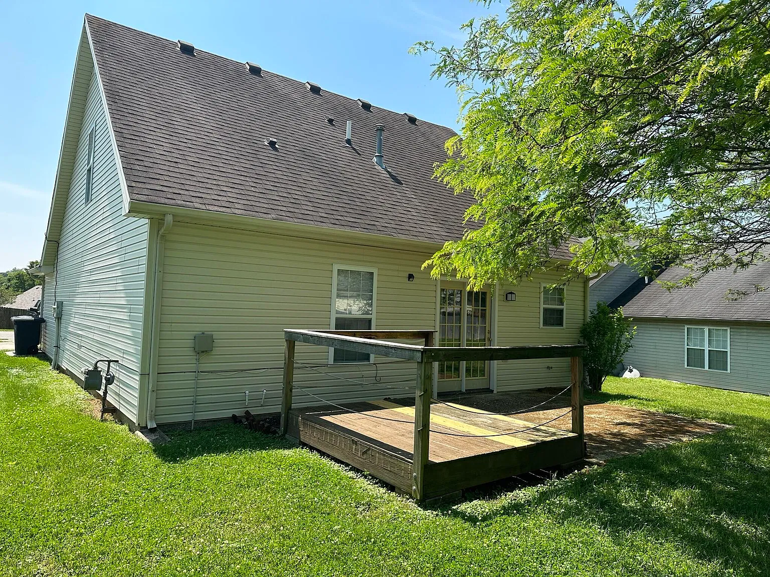 3 bed, 2.0 bath, 1152 sqft, $1,695 — Photo 2