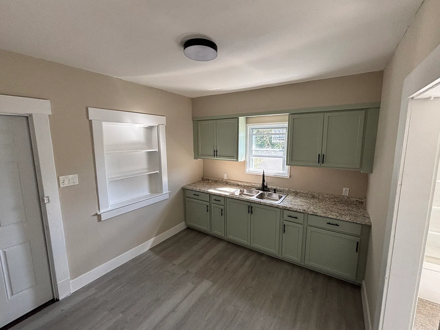 4 bed, 1400 sqft, $1,350 — Photo 3