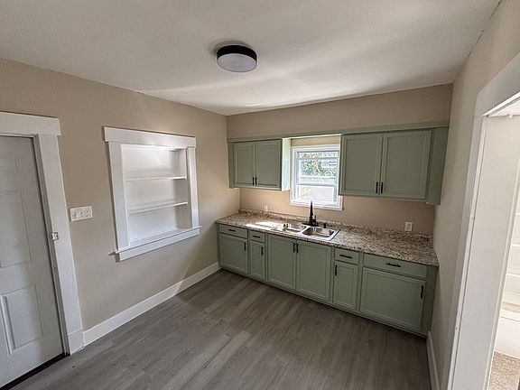 3rd image of 903 E 130th St #2