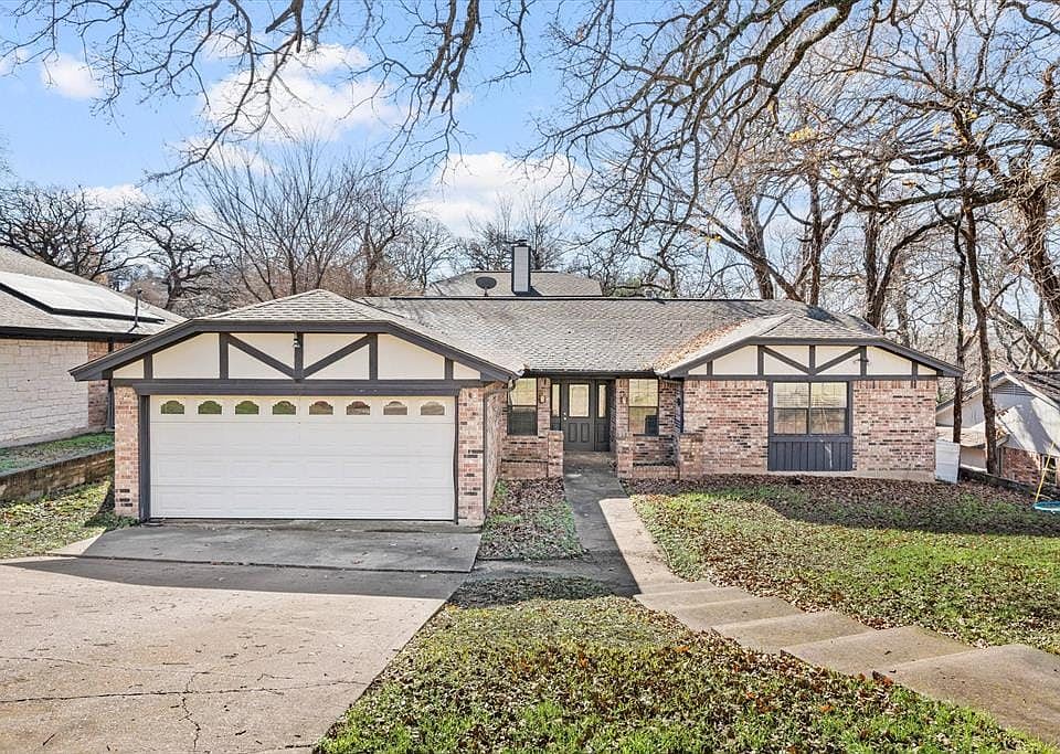 1st image of 2308 Oakwood Ln