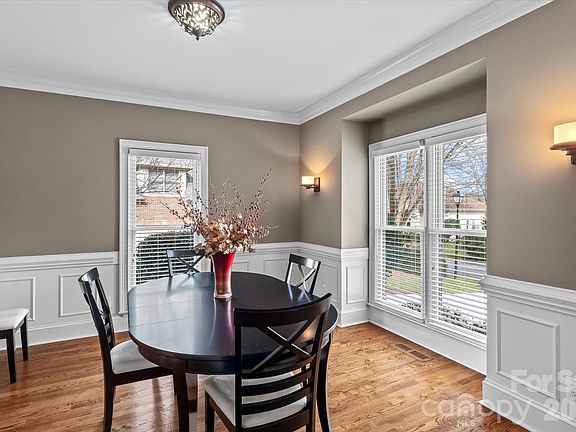 5th image of 7618 Vistaview Dr