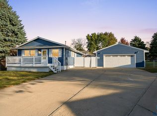 4208 E Huntington Cir, Sioux Falls, SD 57103