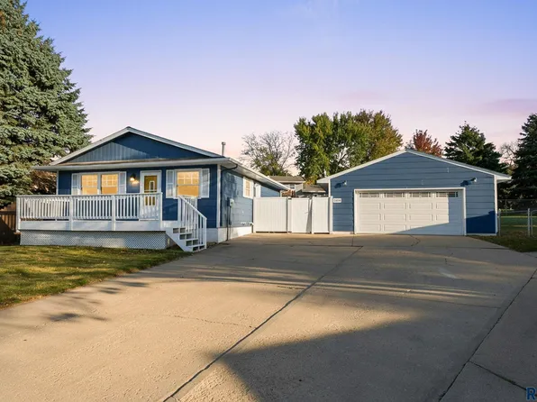 4208 E Huntington Cir, Sioux Falls, SD 57103