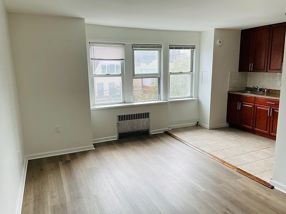 3rd image of 2126 29th St Floor 3