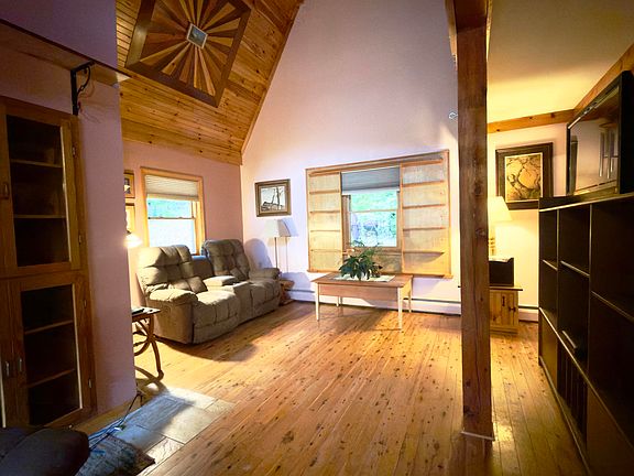 3rd image of 2090 Huntington Road