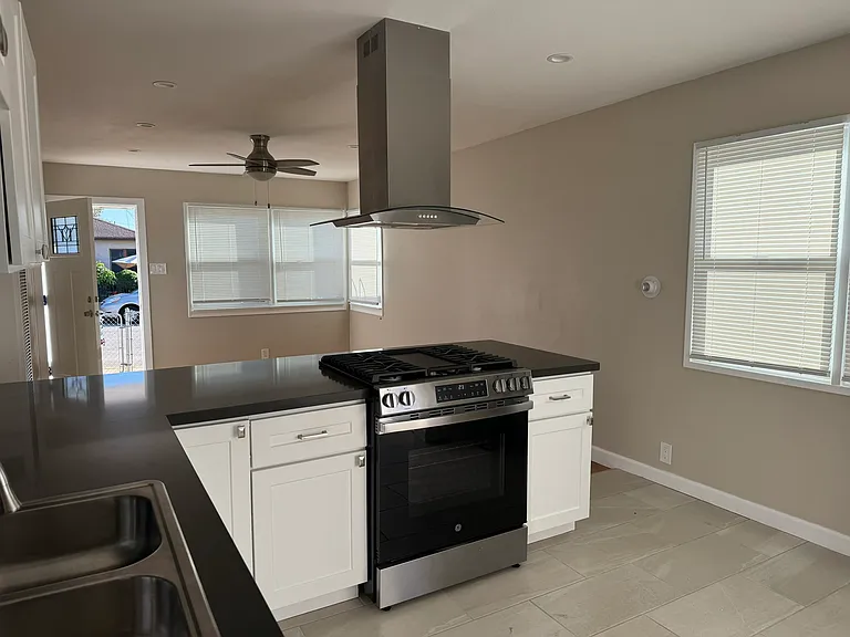 75 W Vince St — Photo 2