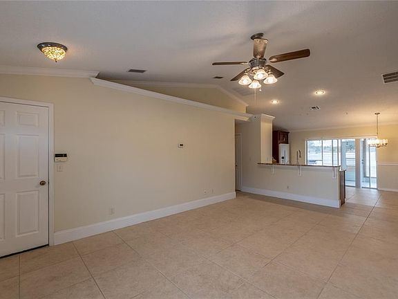 4th image of 4054 Lake Bluff Dr