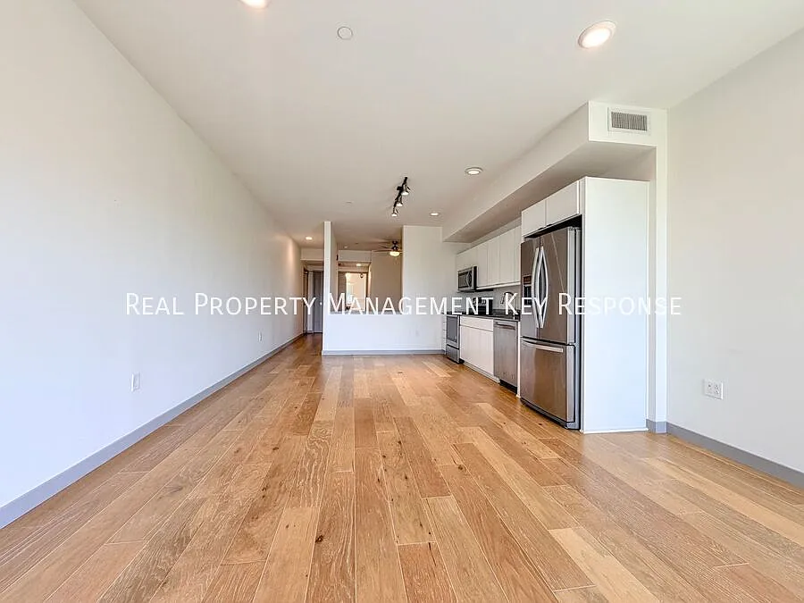Building Photo - 400 Herron Dr #305