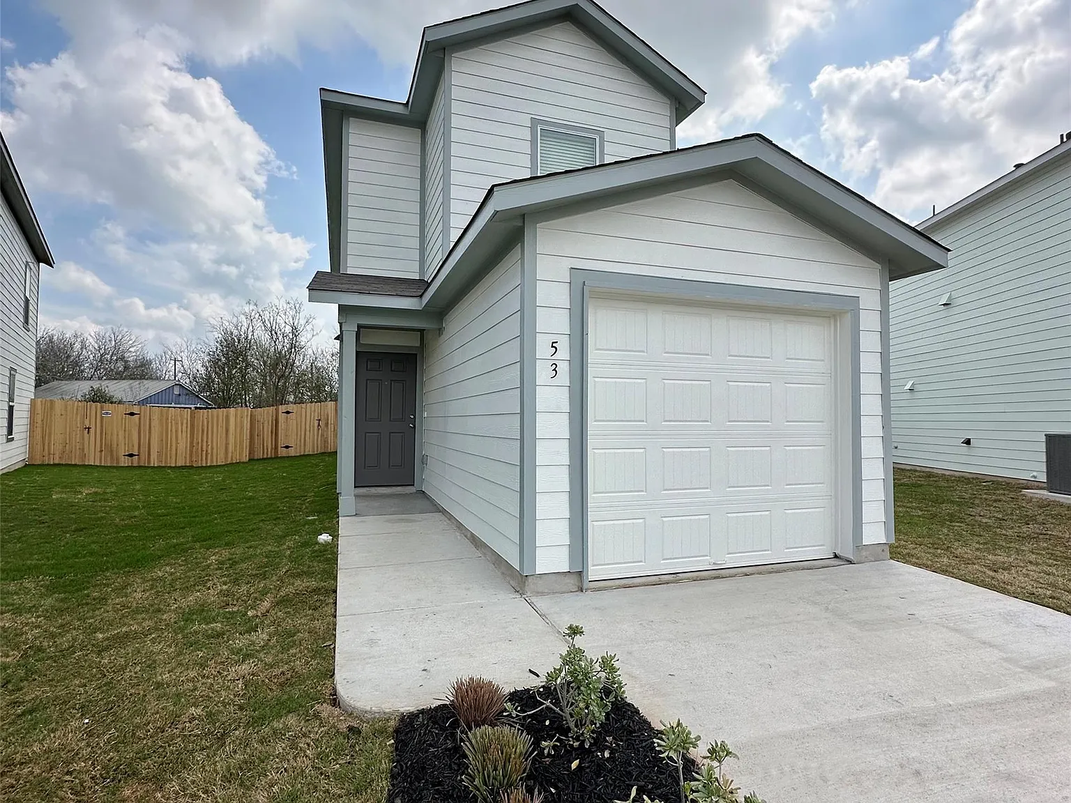 3 bed, 2.5 bath, 1468 sqft, $1,750 — Photo 2