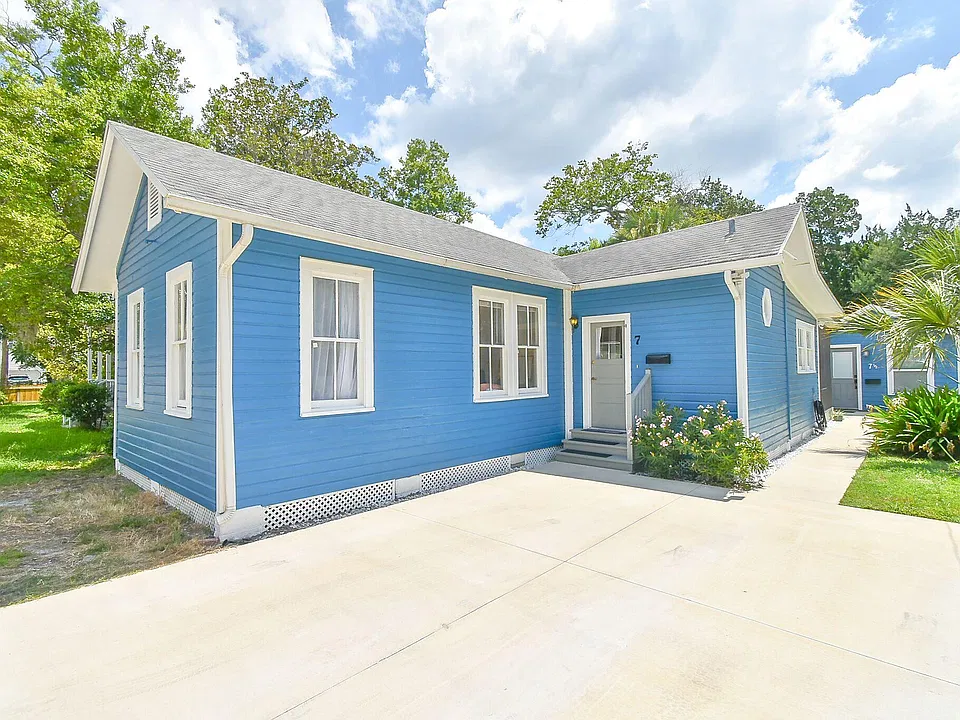 7 Dupont Ln