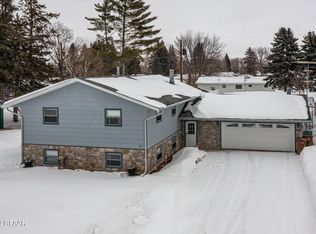 807 Clark Ave, Larimore, ND 58251