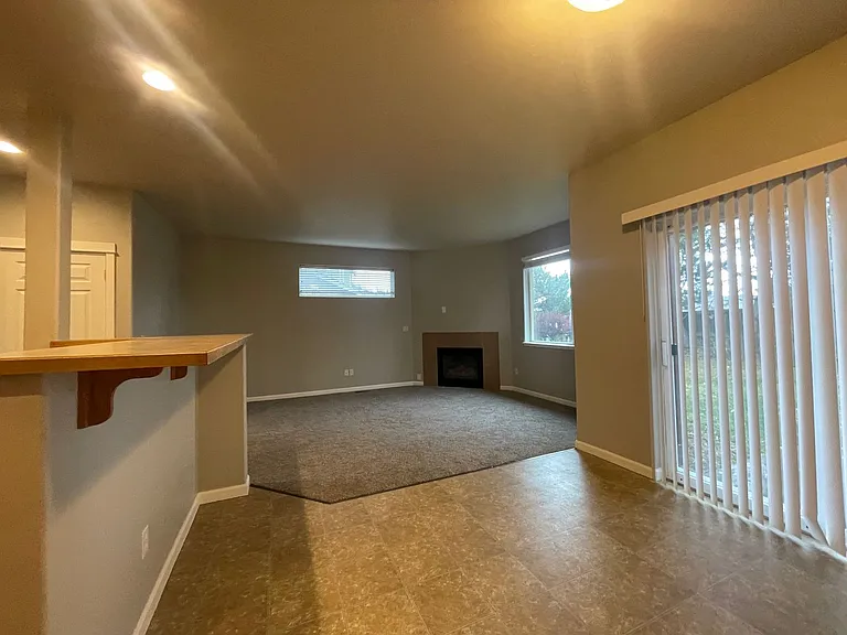 Beautiful 3 Bedroom And 2.5 Bathroom Townhouse In Southwest Redmond! — Photo 5
