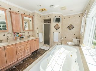 6 Hilltop Rd, Kinnelon, NJ 07405