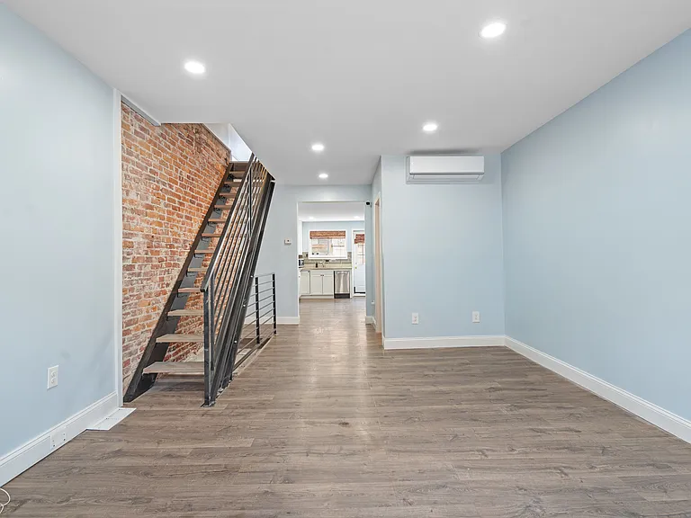 2420 S Percy St — Photo 2